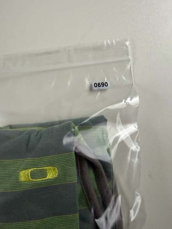 Oakley Mens Striped Logo Tank Top Medium Gray and Green - Picture 4 of 4